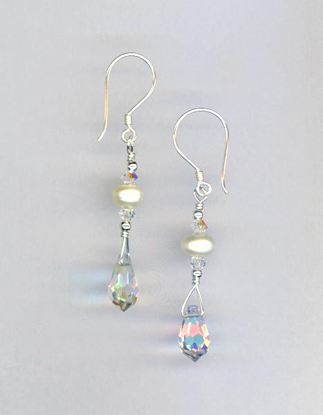 White FW pearl Crystal teadrop earring