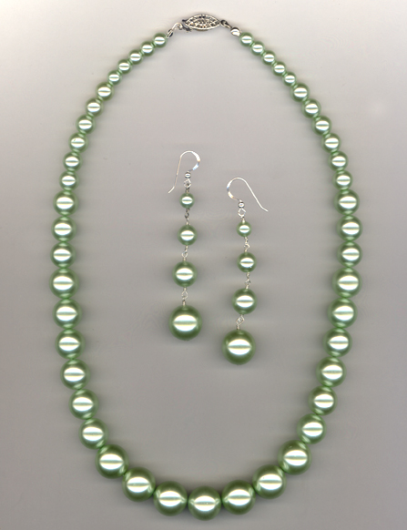 green graduated pearl necklace earring set