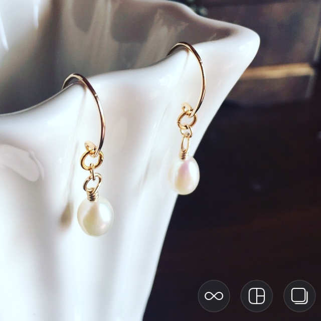 White Freshwater Pearl Gold Simple Elegance Earrings